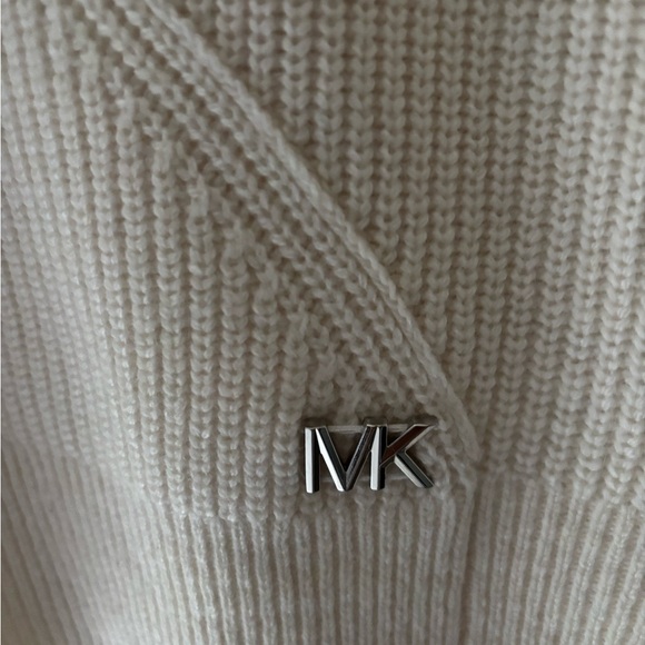 Michael Kors
Keyhole Cut Out Sweater size L new - Picture 8 of 10